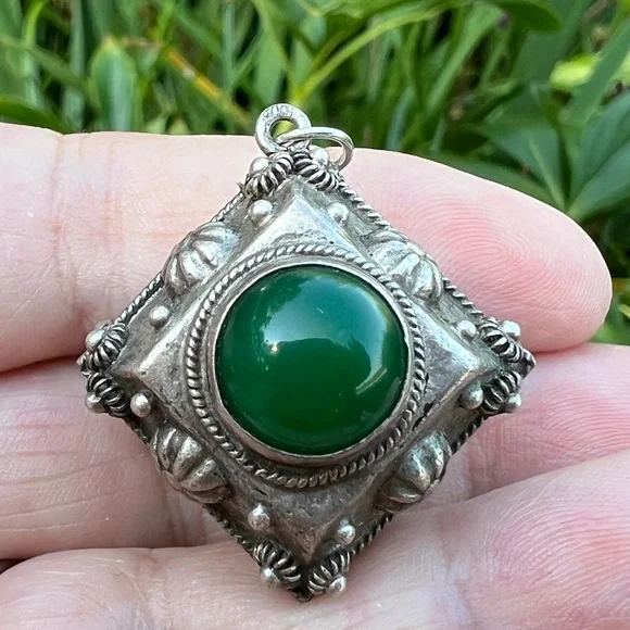 ANTIQUE VINTAGE ART DECO 800 SILVER CABOCHON GREEN ONYX AGATE LARGE FOB PENDANT